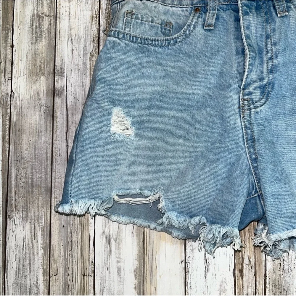 NWT YMI One Button High Rise Distressed Shorts - Picture 4 of 5
